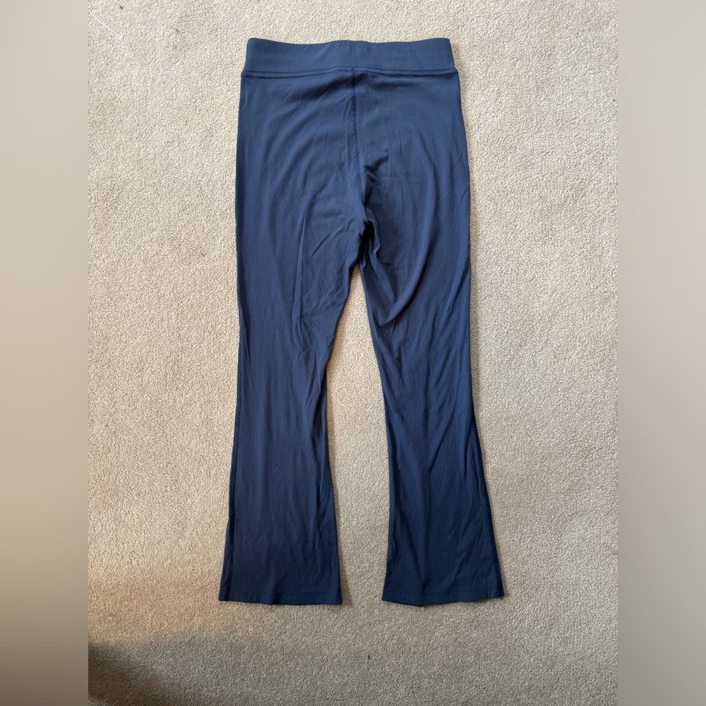 Outdoor Voices cropped flare pant, blue, size medium